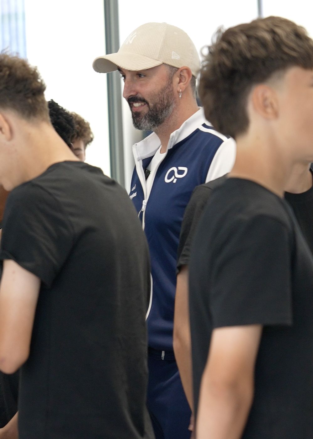 Rémy Amarouche en séance d'entraînement mental avec de jeunes footballeurs